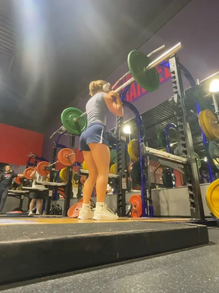 Julia Lynn lifting a barbell in the gym