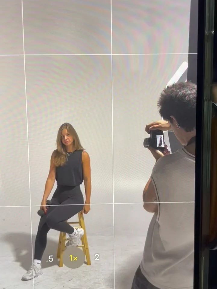 Behind the scenes of Julia Lynn at a photography session